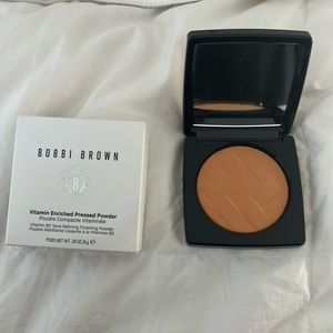 NWOT Bobbi Brown Vitamin Enriched Pressed Powder in “Peach”